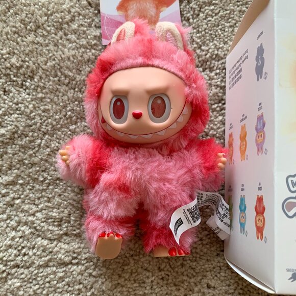 Big into Energy Labubu V3 Love (lafufu) - Picture 2 of 5